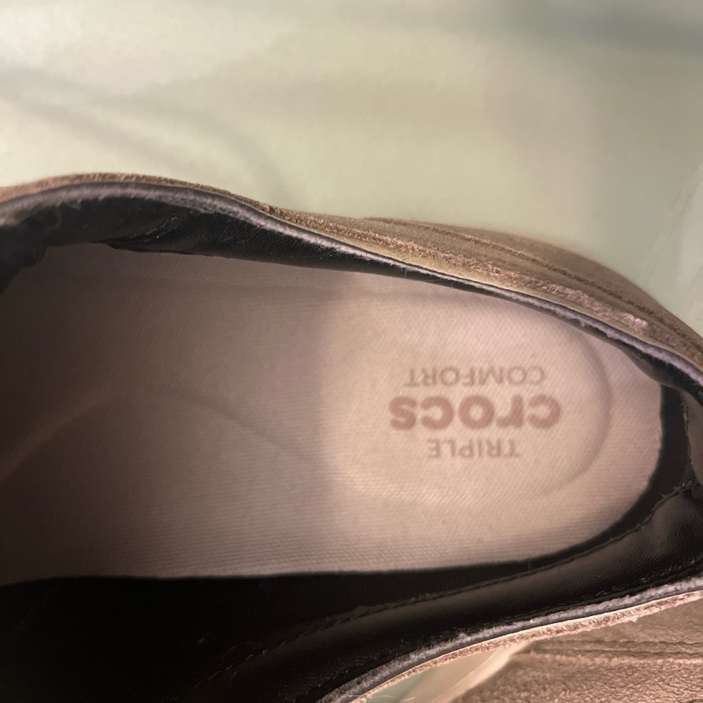 CROCS men’s Tan Suede  Shoes size  size 11 - Picture 4 of 8
